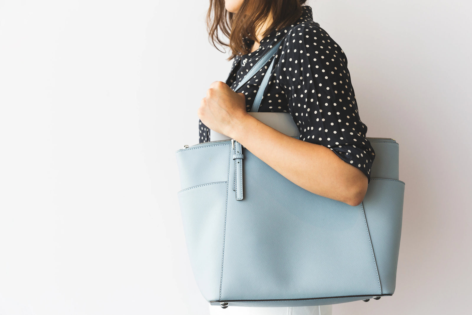 Detalle editorial de bolso Velora